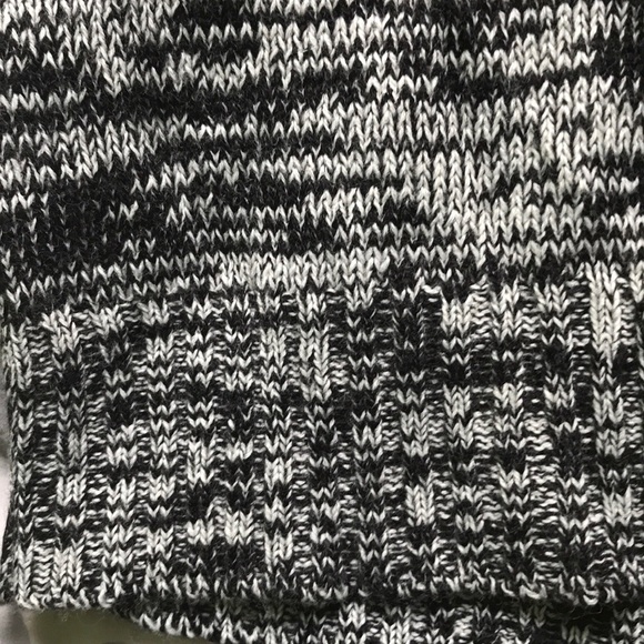 🎊🎉 5 for $20🎊🎉 boys longsleeve sweater - Picture 4 of 5